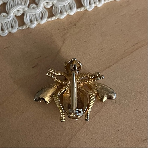 Vintage Bee Brooch - Picture 4 of 4